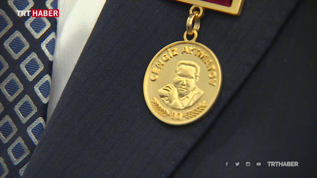 TÜRKSOY'dan TRT'ye Cengiz Aytmatov madalyası